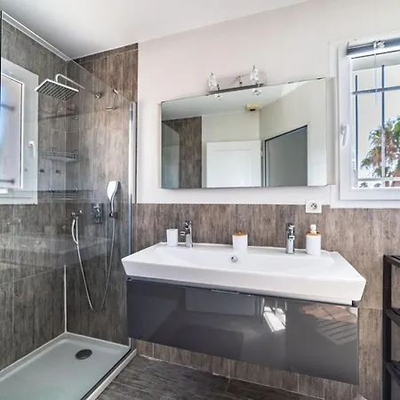 Bright Pearl With Garden Near The Sea بيت للعطل Hyères